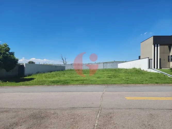 Terreno em condomínio fechado com 600m² em Colinas do Paratehy Norte!