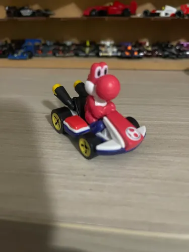 Hot Wheels Mario Kart - Red Yoshi 