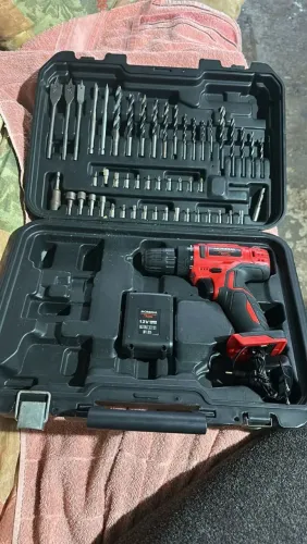 Maleta completa Parafusadeira e furadeira com todas as pontas ?