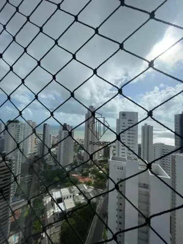 Apartamento com varanda/sacada gourmet, móveis projetados e vista para o mar em condomínio