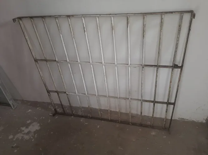 Vende se grade para janela 120x100