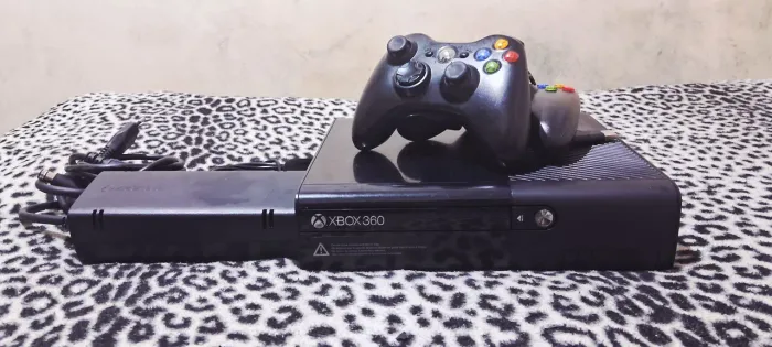 XBOX 360 500GB + 2 CONTROLES | 1 SEM FIO + 1 COM FIO | PERFEITO ESTADO*