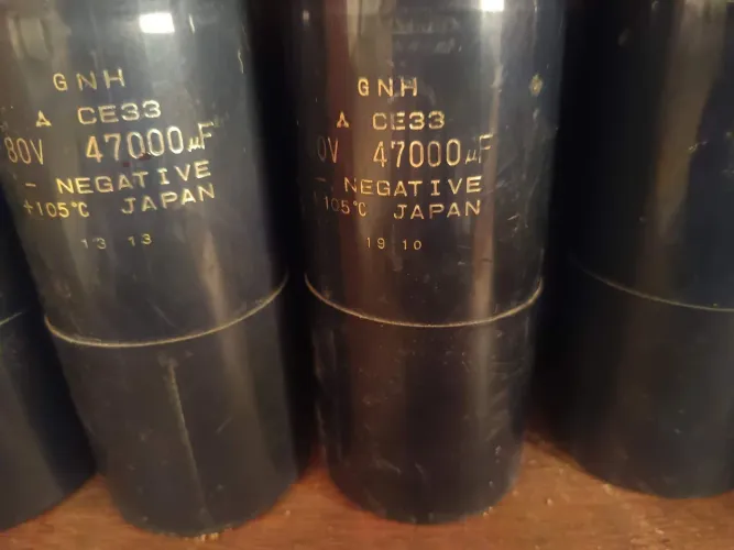 Capacitor eletrolitico 47.000 uF x 80v