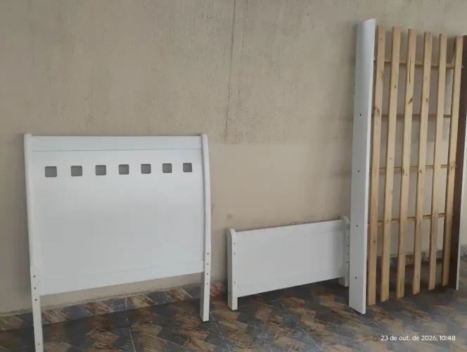 Cama solteiro branca
