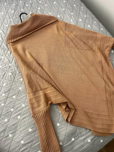 Blusa com gola 