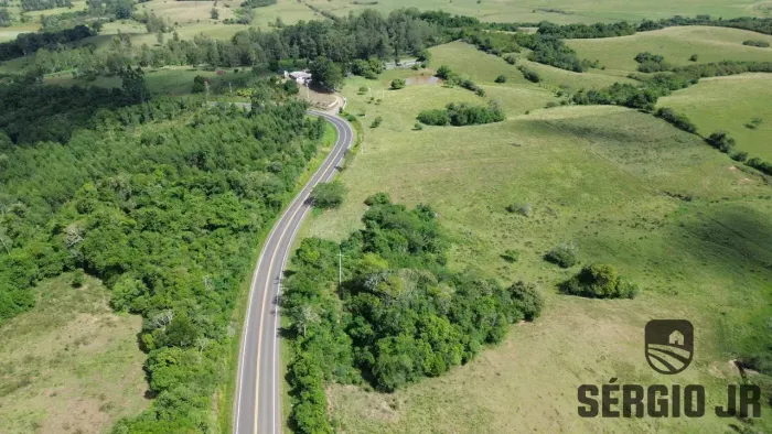 Fazenda com 93,5ha, casa, galpões e frente para o asfalto em Triunfo
