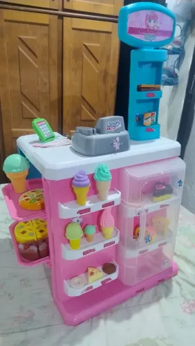 Confeitaria infantil com utensílios