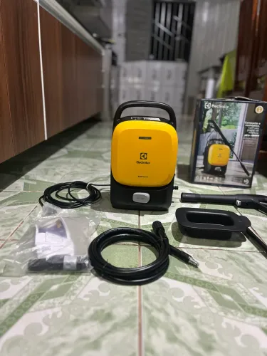 Lavadora de Alta Pressão Electrolux EasyWash Portátil