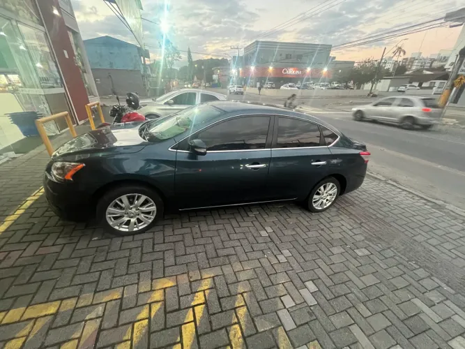 Nissan Sentra SL 2.0/ 2.0 Flex Fuel 16V Aut. 2016