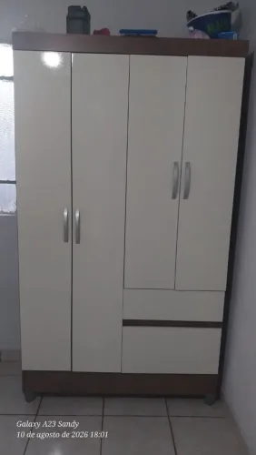 Guarda-roupa semi-novo