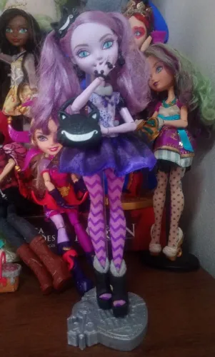 Ever After High Kitty Cheshire básica sem suporte