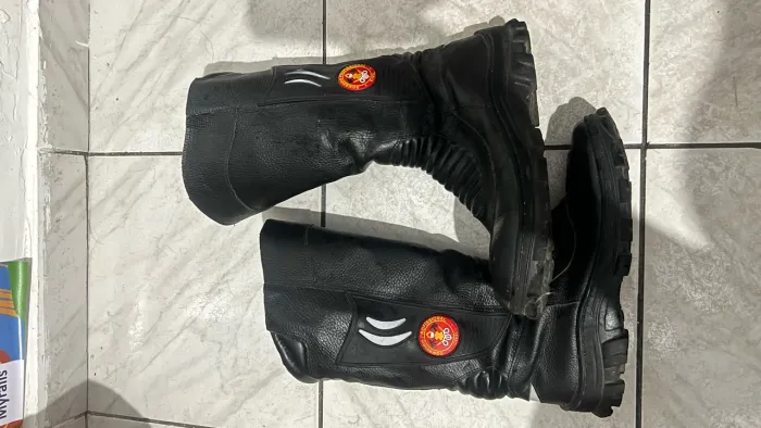 Bota de bombeiro civil