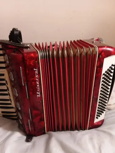 Acordeon universal original lindo usado em ótimo estado