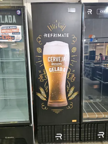 cervejeira porta cega adesivada 570 litros