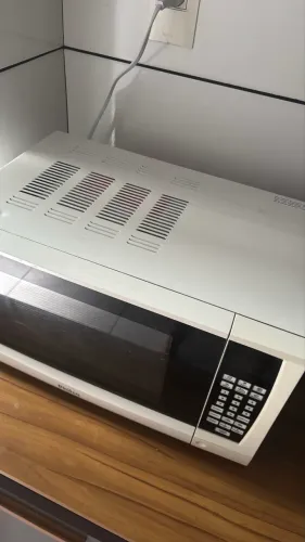 Microondas Midea em perfeito estado