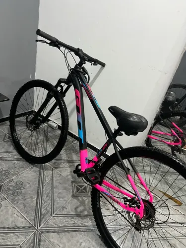 Bicicleta GTI Roma Aro 29 - Preta e Rosa Neon (Excelente Estado / Pouco Uso)