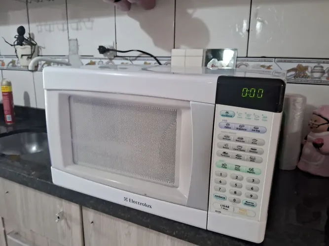 Vendo micro-ondas 31eletrolux só venda retirar no bairro sítio cercado entrego com taxa