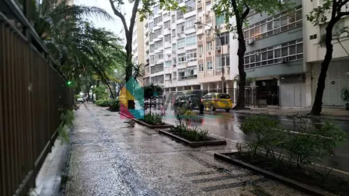 IPANEMA !! APARTAMENTO COM 02 QUARTOS,DEPENDÊNCIA E VAGA PARA ALUGAR