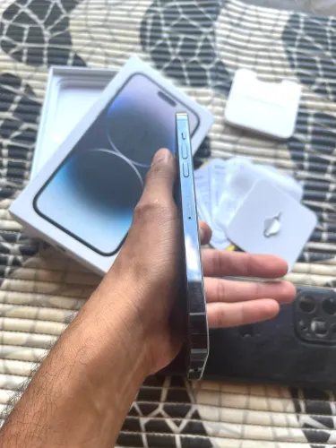 Vendo esse iPhone 14 Pro Max com caixa e nota fiscal 