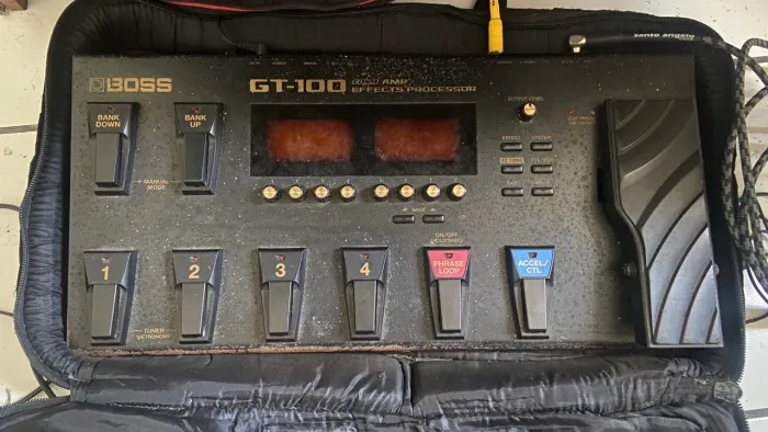 Pedaleira Boss Gt100