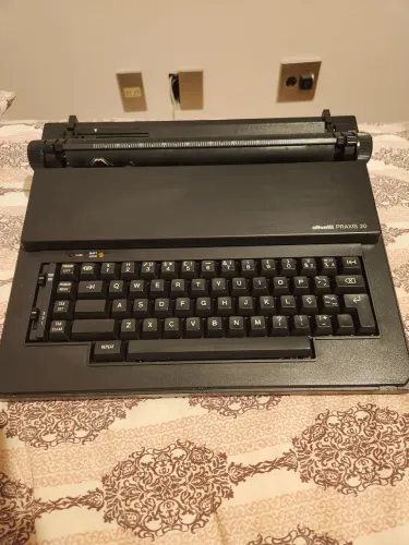 Máquina de datilografia Olivetti Práxis 20 (anos 90)