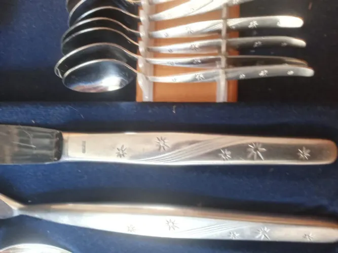 Faqueiro antigo 1977, Hercules estrelinha 130 peças aço inox com estojo madeira.