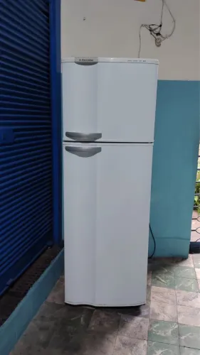 Geladeira duas portas cycle defrost