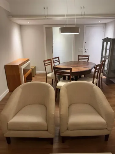 3 poltronas forradas em tecido