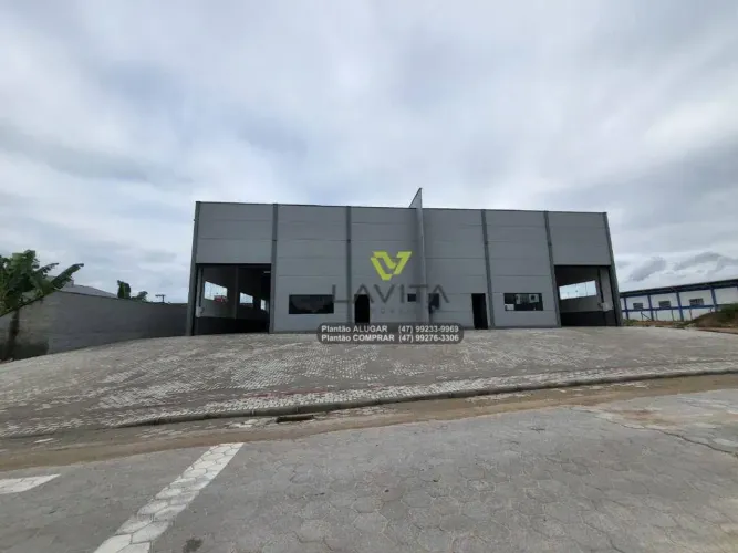 GALPÃO COMERCIAL no Bairro Figueiras em Gaspar com 432m2. Belíssima oportunidade para quem