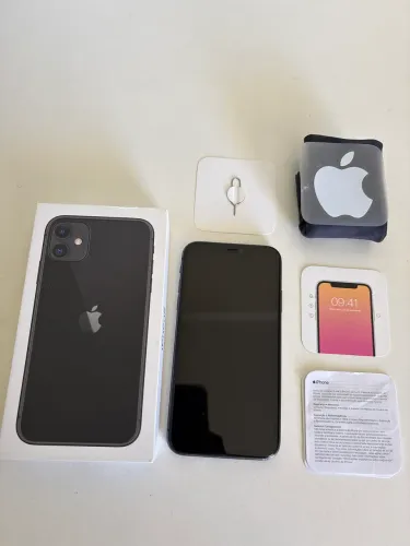 iPhone 11 com caixa, chave, adesivo e manuais 