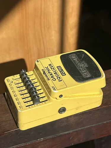 Pedal equalizador para guitarra - Behringer