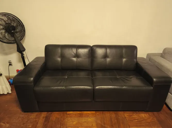 Sofá de Couro Preto