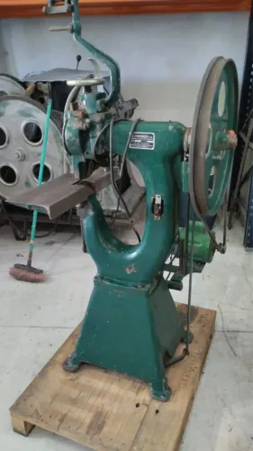 Grampeadeira Industrial Excêntrica Funitmod S.A.
