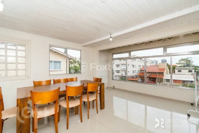 Casa em Condomínio à venda Rua Upamaroti, Cristal - Porto Alegre