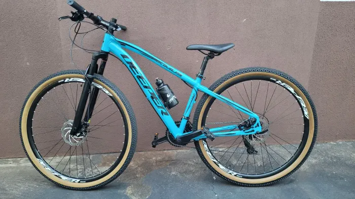 Bicicleta de alumínio Deeper -quadro 15-freio a disco-24 marchas SHIMANO TOURNEY - zerada