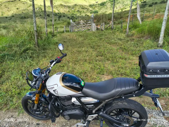Triumph speed 400