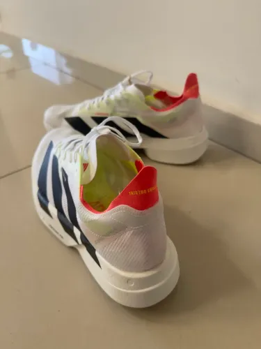 Tênis Adidas Adzero Pro 4 com Placa de Carbono