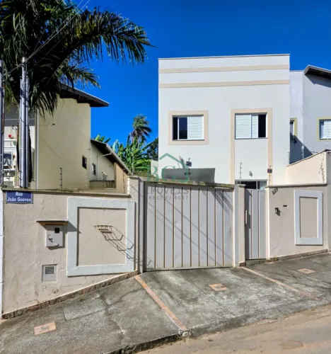 Excelente casa á venda no bairro Village São Luiz em Poços de Caldas MG.