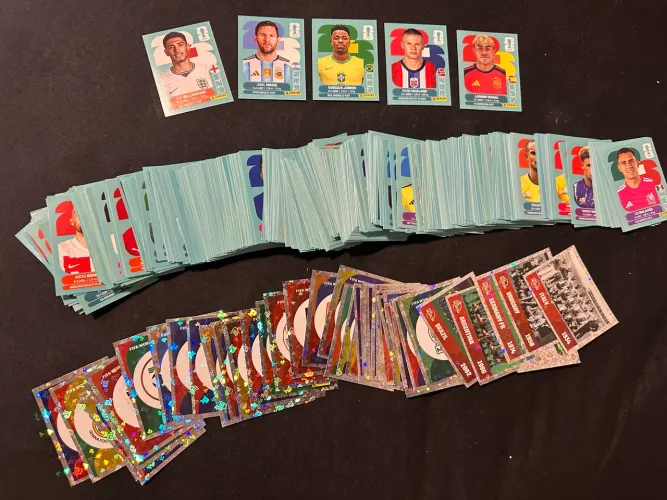 400 figurinhas Copa sem repetições 