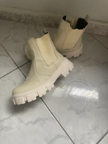 bota off white tamanho 39 (NOVA)