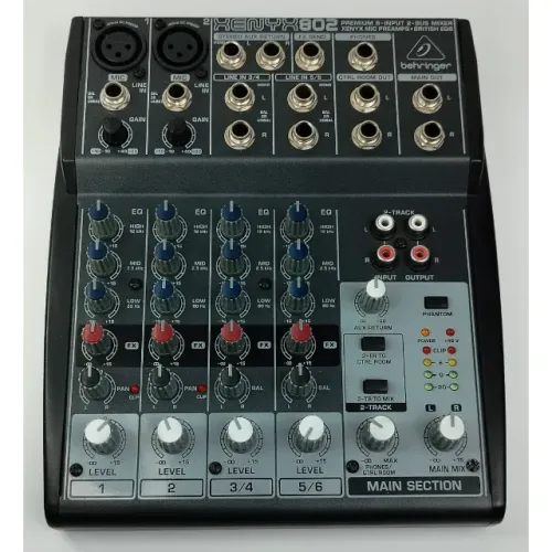 Mesa de Som Behringer Xenyx 802
