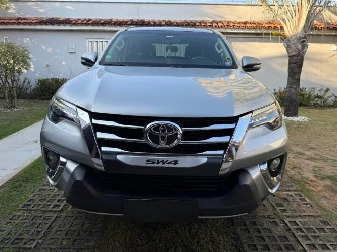 Toyota Hilux SW4 SRX 4X4 2.8 TDI 16V Dies. Aut. 2017