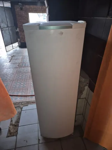 Geladeira freezer vertical Consul, modelo de 121 litros,l.