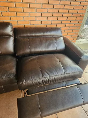 Sofá automático em couro 04 lugares