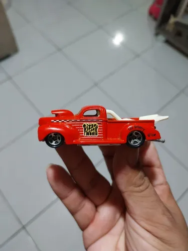 Hot Wheels '40 Ford Pickup (Pizza on Wheels)