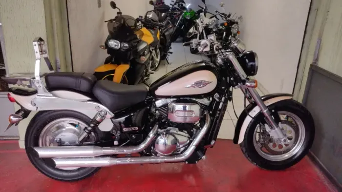 SUZUKI MARAUDER 800 2005 PRETA EM OTIMAS CONDIÇOES COM 63.800KM  E DAMOS GARANTIA TOTAL