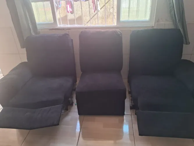 Sofá 3 lugares modulo, encaixado, super prático.