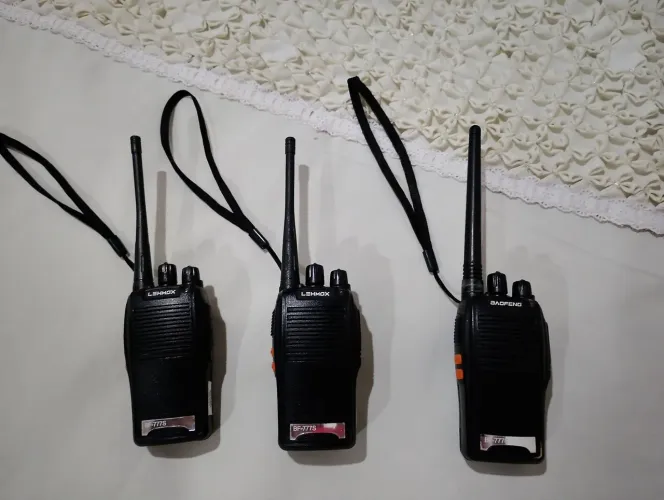 Vendo 3 rádios comunicador original semi novo 