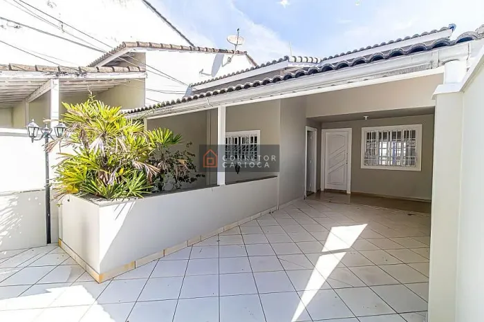 Casa de condomínio em Jacarepaguá 3 qts com Piscina