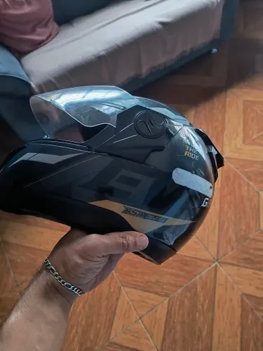 Capacete em. Bom estado